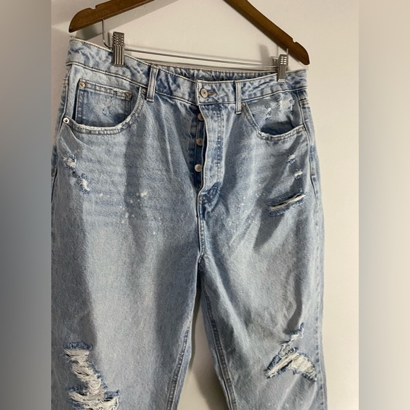 No Boundaries - Light wash distressed Jean pants - Picture 4 of 11